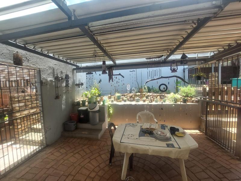 3 Bedroom Property for Sale in Mountain View Gauteng