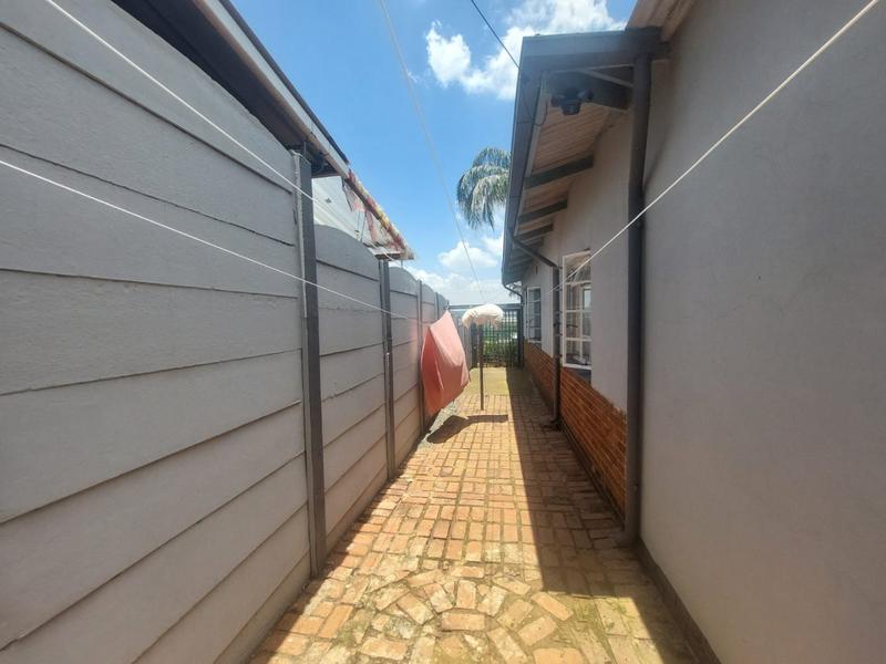 3 Bedroom Property for Sale in Mountain View Gauteng