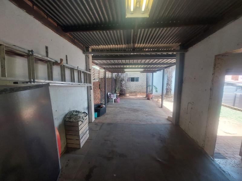 3 Bedroom Property for Sale in Mountain View Gauteng