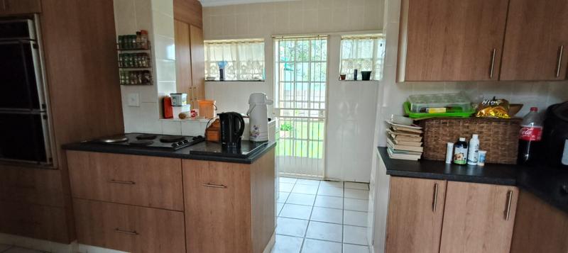 3 Bedroom Property for Sale in Mountain View Gauteng