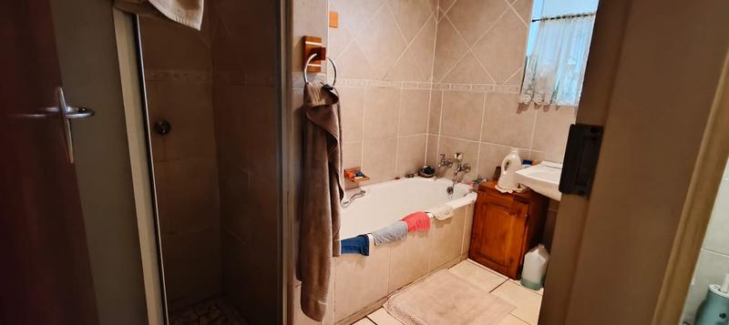 3 Bedroom Property for Sale in Mountain View Gauteng