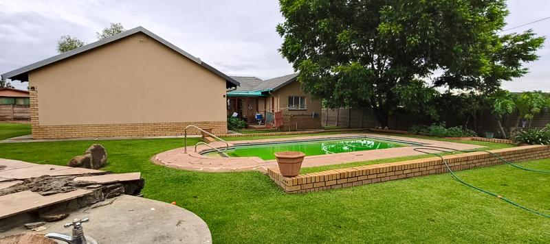 3 Bedroom Property for Sale in Mountain View Gauteng