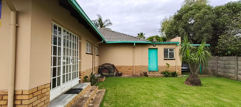 3 Bedroom Property for Sale in Mountain View Gauteng