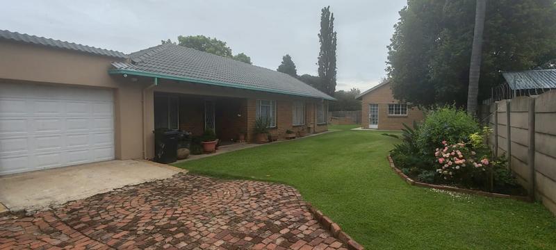 3 Bedroom Property for Sale in Mountain View Gauteng