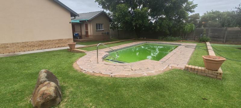 3 Bedroom Property for Sale in Mountain View Gauteng