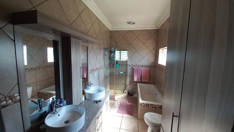 3 Bedroom Property for Sale in Pretoria Gardens Gauteng