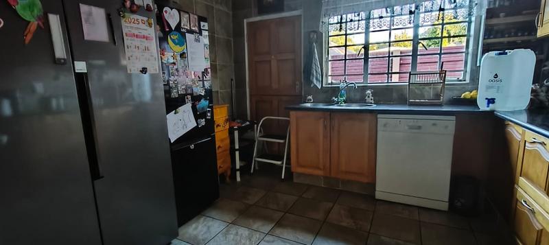 6 Bedroom Property for Sale in Pretoria Gardens Gauteng