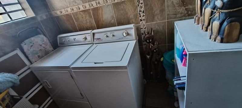 6 Bedroom Property for Sale in Pretoria Gardens Gauteng