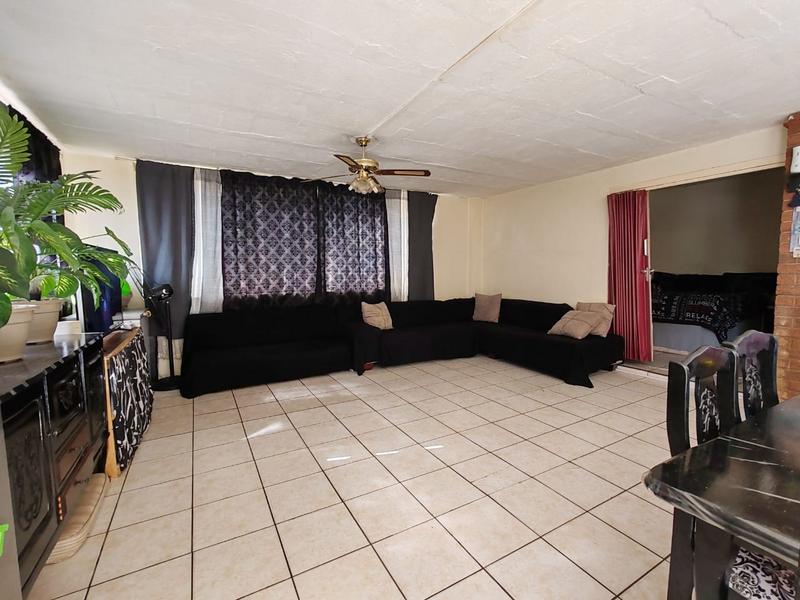 5 Bedroom Property for Sale in Pretoria Gardens Gauteng