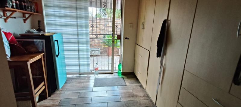 5 Bedroom Property for Sale in Pretoria Gardens Gauteng