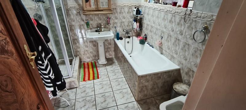 5 Bedroom Property for Sale in Pretoria Gardens Gauteng