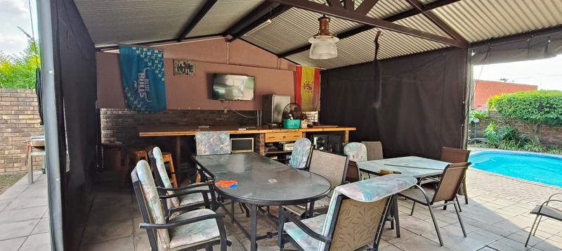 5 Bedroom Property for Sale in Pretoria Gardens Gauteng