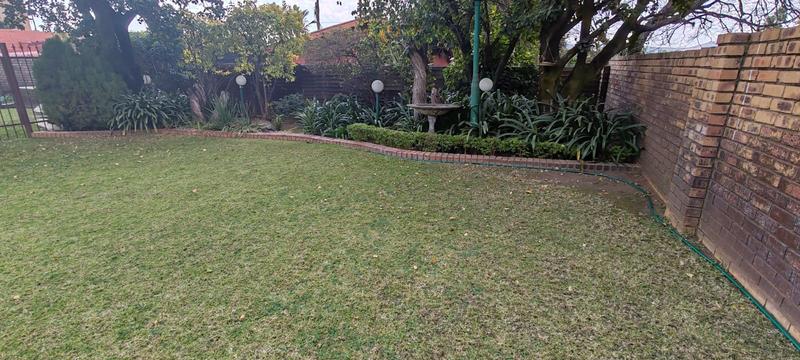 5 Bedroom Property for Sale in Pretoria Gardens Gauteng