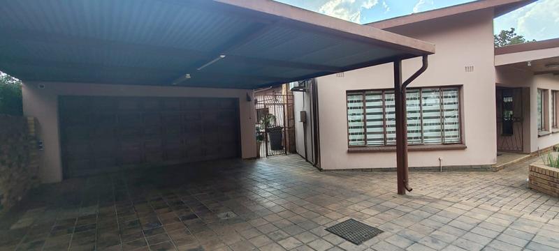 5 Bedroom Property for Sale in Pretoria Gardens Gauteng