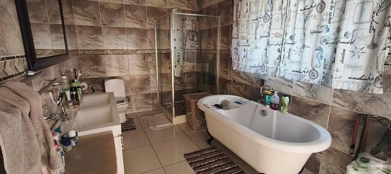 4 Bedroom Property for Sale in Pretoria Gardens Gauteng