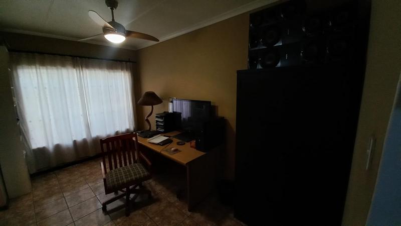 5 Bedroom Property for Sale in Pretoria Gardens Gauteng