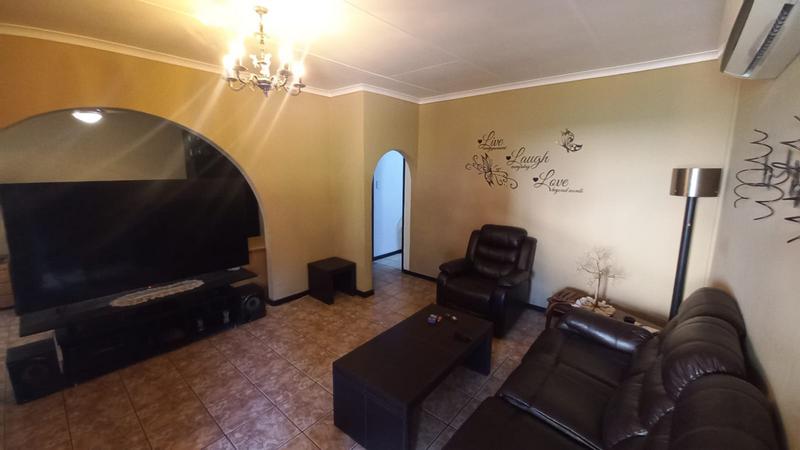 5 Bedroom Property for Sale in Pretoria Gardens Gauteng