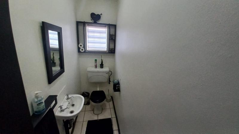 5 Bedroom Property for Sale in Pretoria Gardens Gauteng