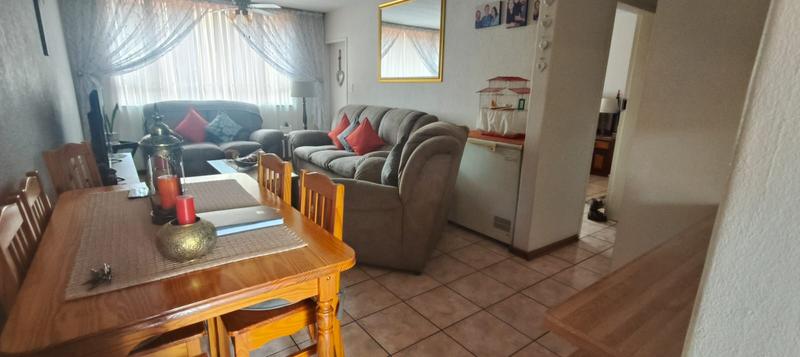2 Bedroom Property for Sale in Pretoria Gardens Gauteng