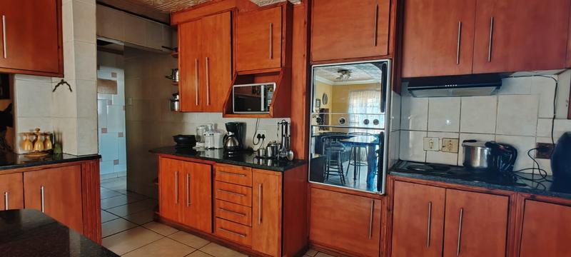 5 Bedroom Property for Sale in West Park Gauteng