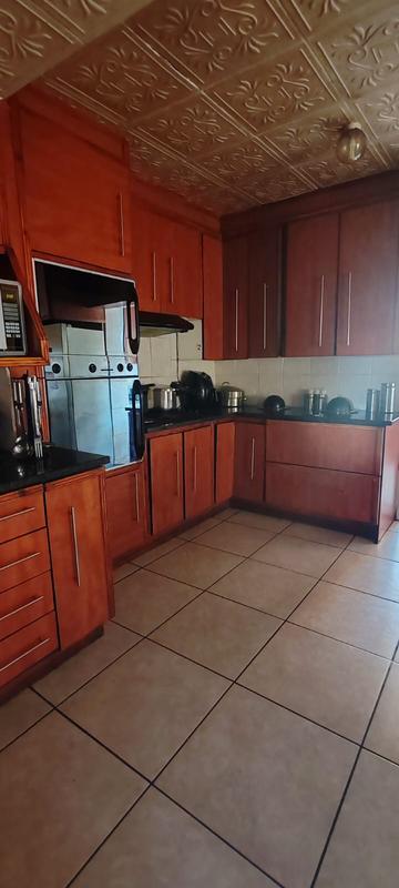 5 Bedroom Property for Sale in West Park Gauteng