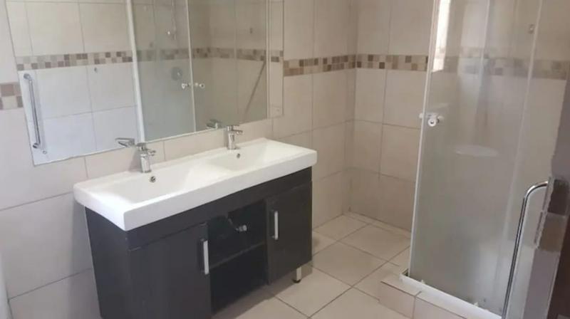 To Let 2 Bedroom Property for Rent in Glen Austin Gauteng