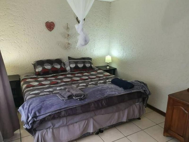 To Let 2 Bedroom Property for Rent in Glen Austin Gauteng