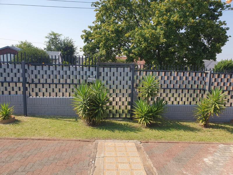 3 Bedroom Property for Sale in Creston Hill Gauteng