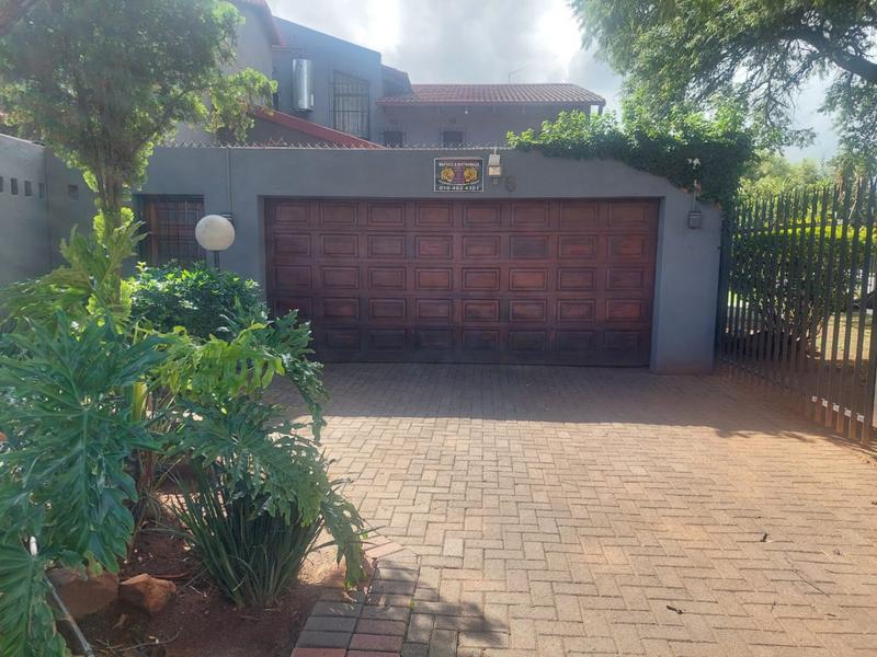 To Let 3 Bedroom Property for Rent in Greenhills Gauteng