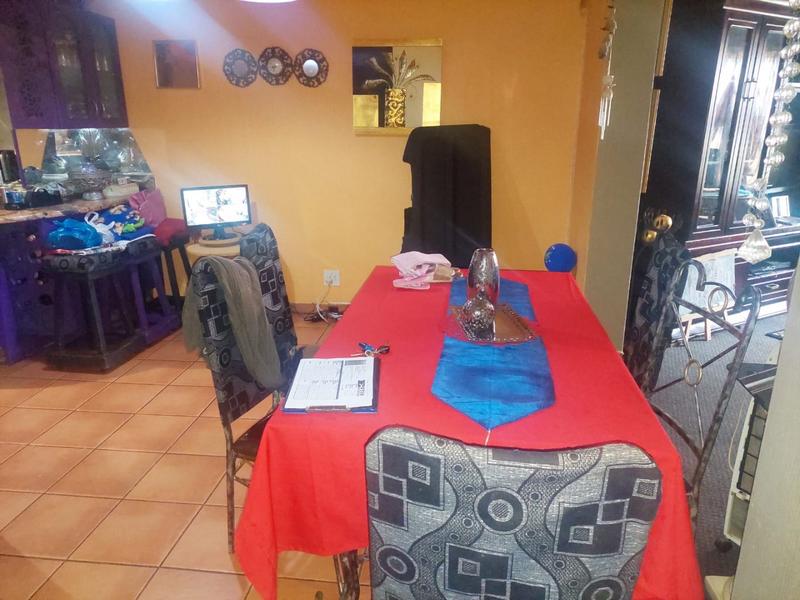 To Let 3 Bedroom Property for Rent in Greenhills Gauteng