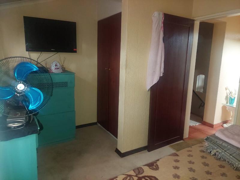 To Let 3 Bedroom Property for Rent in Greenhills Gauteng