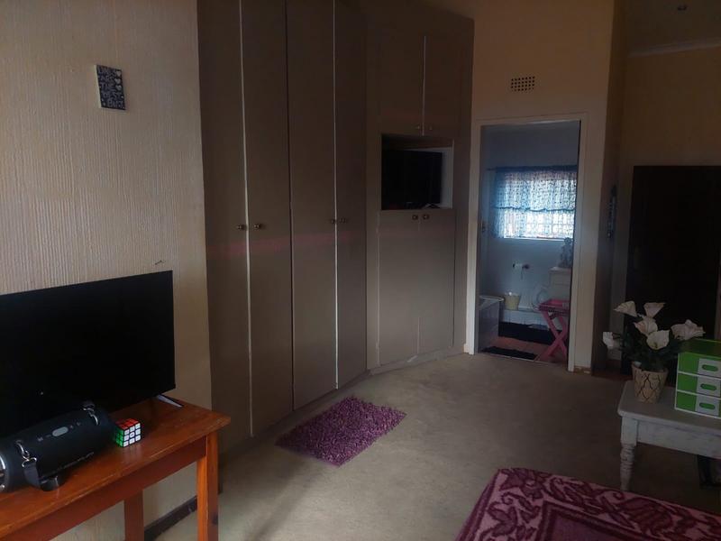 To Let 3 Bedroom Property for Rent in Greenhills Gauteng