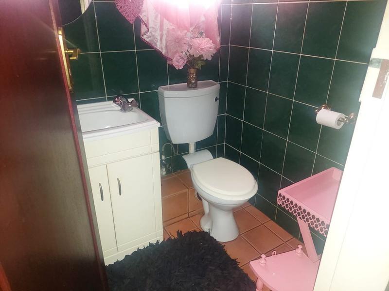 To Let 3 Bedroom Property for Rent in Greenhills Gauteng