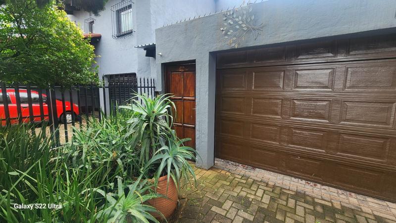 To Let 3 Bedroom Property for Rent in Greenhills Gauteng