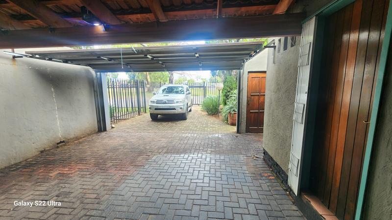To Let 3 Bedroom Property for Rent in Greenhills Gauteng