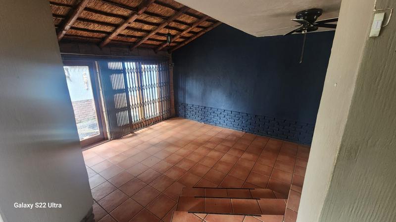 To Let 3 Bedroom Property for Rent in Greenhills Gauteng