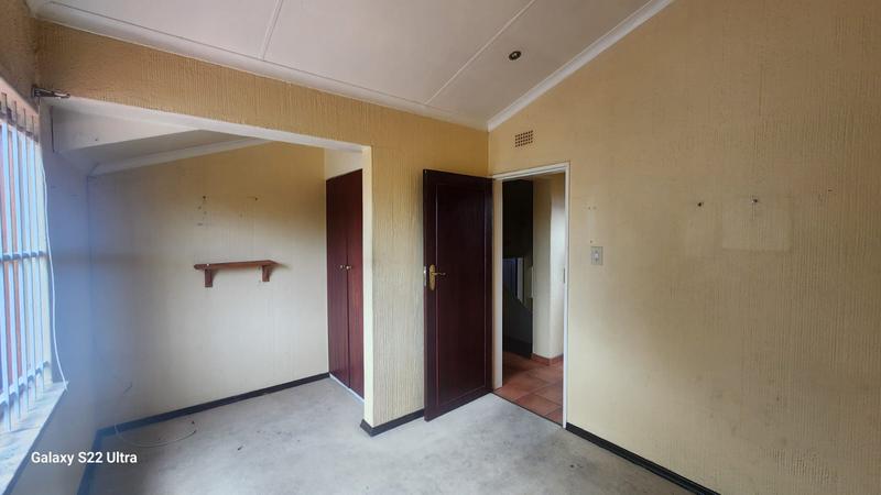 To Let 3 Bedroom Property for Rent in Greenhills Gauteng