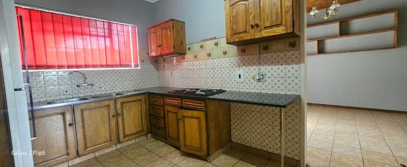 To Let 3 Bedroom Property for Rent in Wilro Park Gauteng
