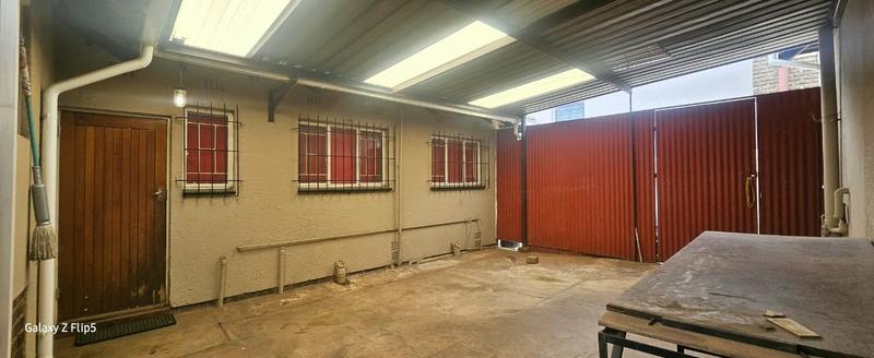 To Let 3 Bedroom Property for Rent in Wilro Park Gauteng