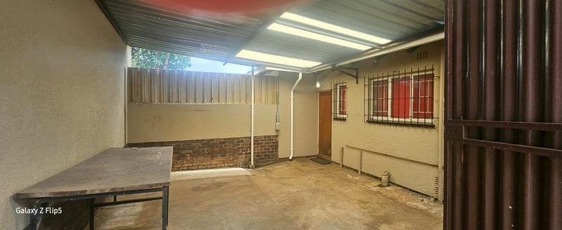 To Let 3 Bedroom Property for Rent in Wilro Park Gauteng