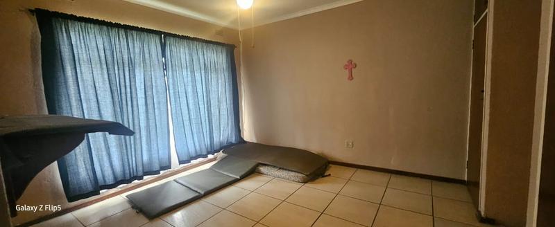 To Let 3 Bedroom Property for Rent in Wilro Park Gauteng