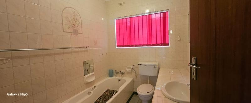 To Let 3 Bedroom Property for Rent in Wilro Park Gauteng