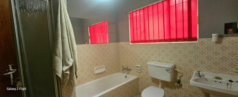 To Let 3 Bedroom Property for Rent in Wilro Park Gauteng