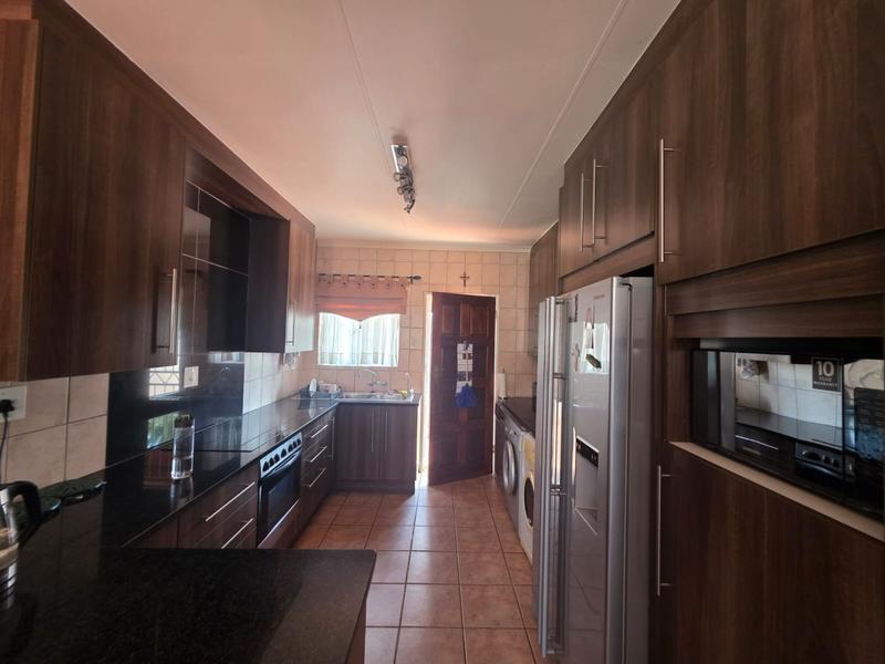 3 Bedroom Property for Sale in Eike Park Gauteng