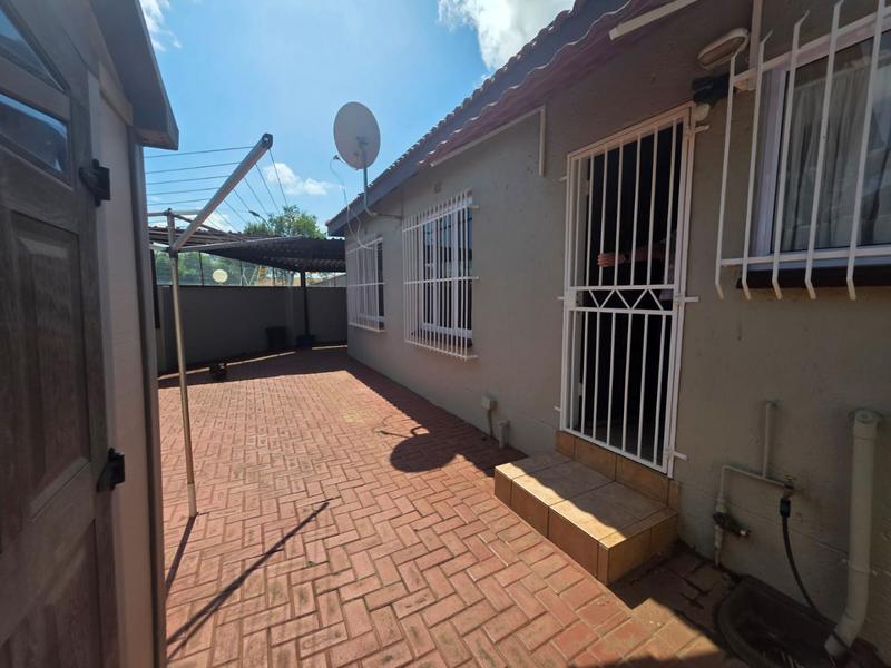 3 Bedroom Property for Sale in Eike Park Gauteng