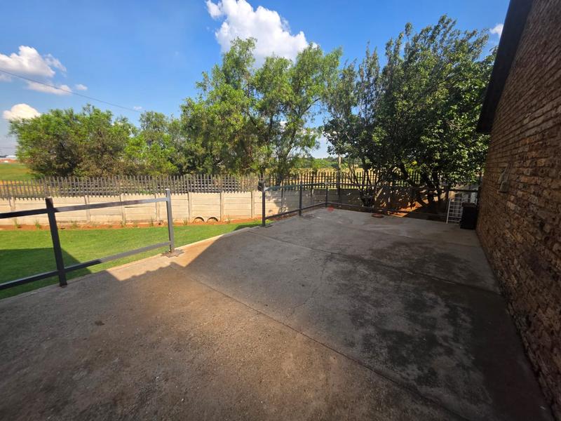 4 Bedroom Property for Sale in Helikonpark Gauteng