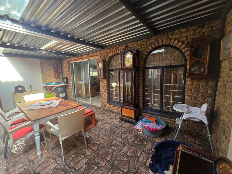 4 Bedroom Property for Sale in Helikonpark Gauteng