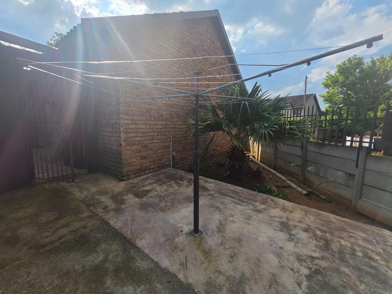4 Bedroom Property for Sale in Helikonpark Gauteng