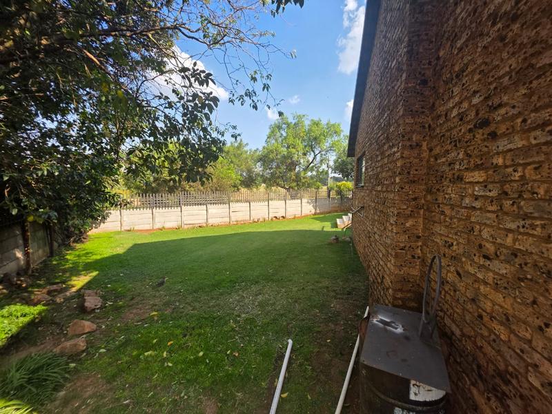 4 Bedroom Property for Sale in Helikonpark Gauteng