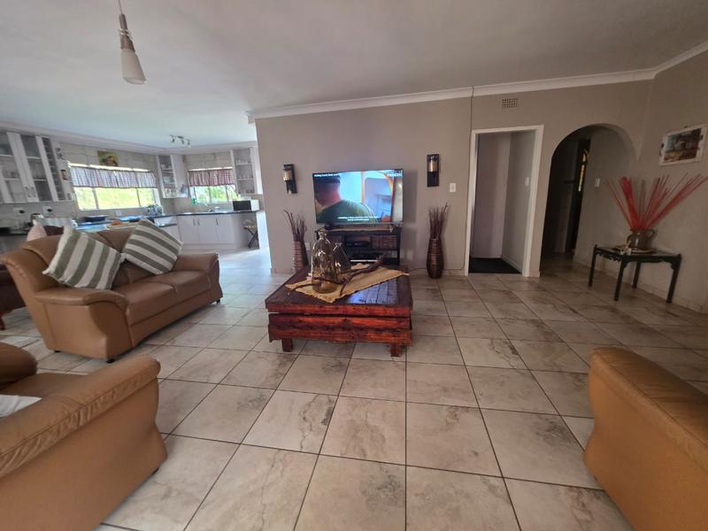 4 Bedroom Property for Sale in Helikonpark Gauteng